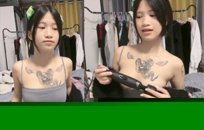 em-gai-xam-con-ran-o-nguc-xinh-dam-thich-sextoy