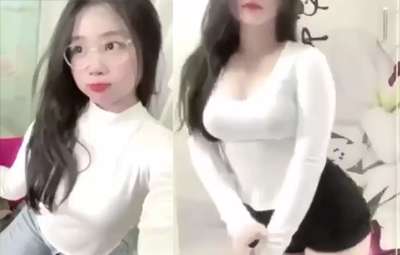 em-hang-mup-xinh-ngam-cao-may-thoang-lon-sach-sex